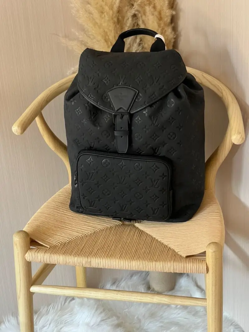 Sac à Dos Noir Embossé à Rabat – Élégance Premium